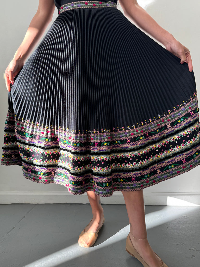 Incredible vintage skirt waist "28-30"