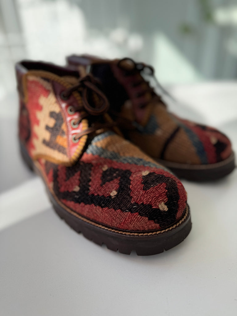 Vintage kilim boots size 9