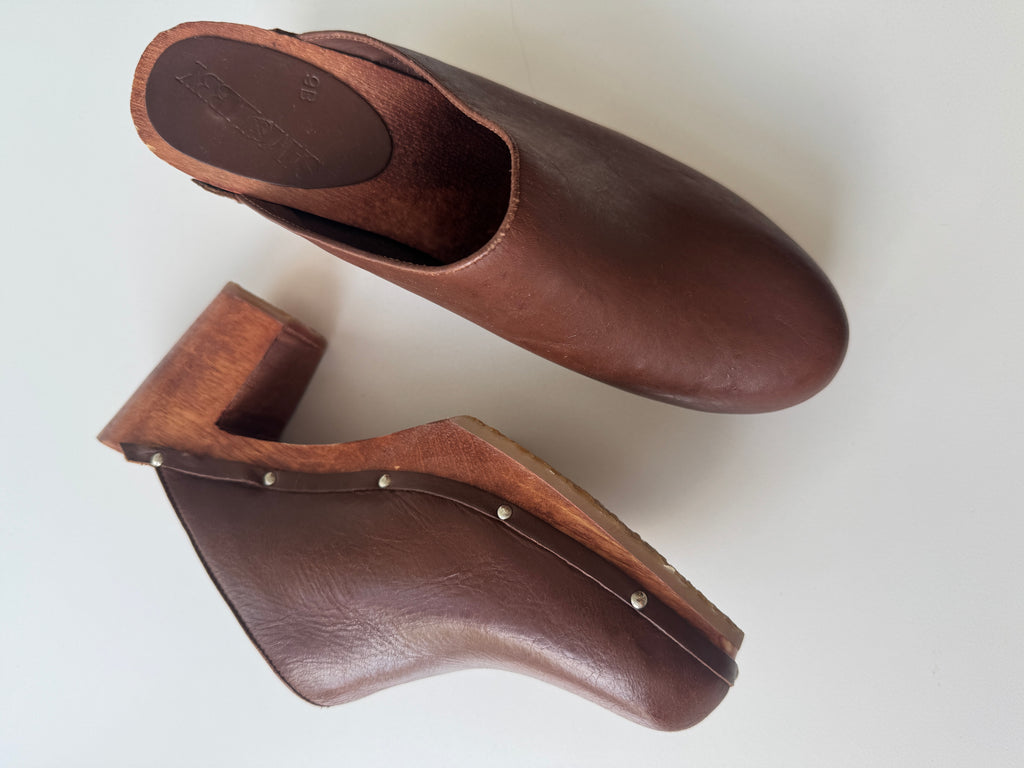 Vintage leather Sam And Libby wooden clogs size 9B