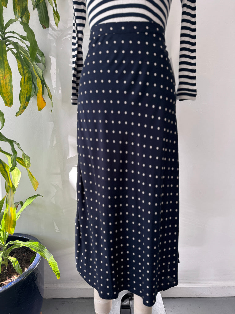 Polka dot skirt waist 30-34