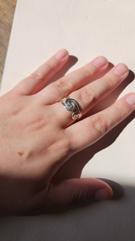 Vintage Sterling silver swirling ring size 11.5
