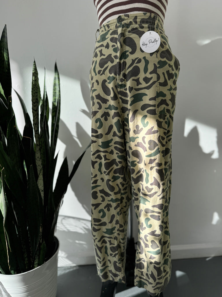 Vintage camo pants waist “38-42”