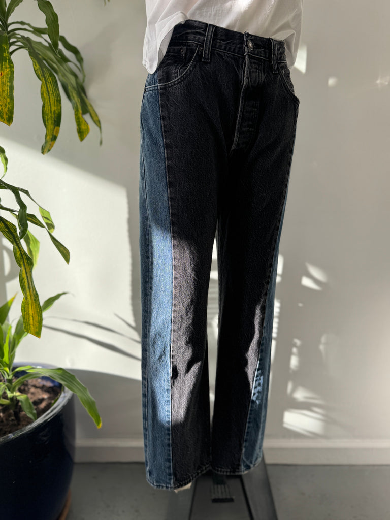 Two toned denim Levi 501 32 x 30