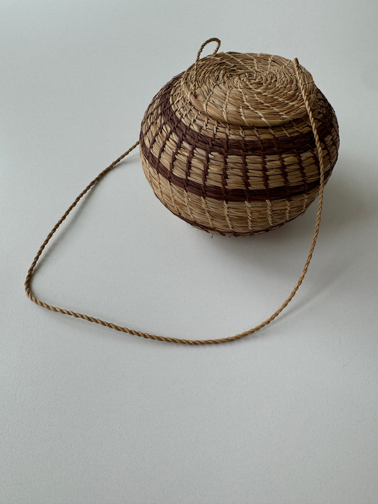 Vintage woven round purse