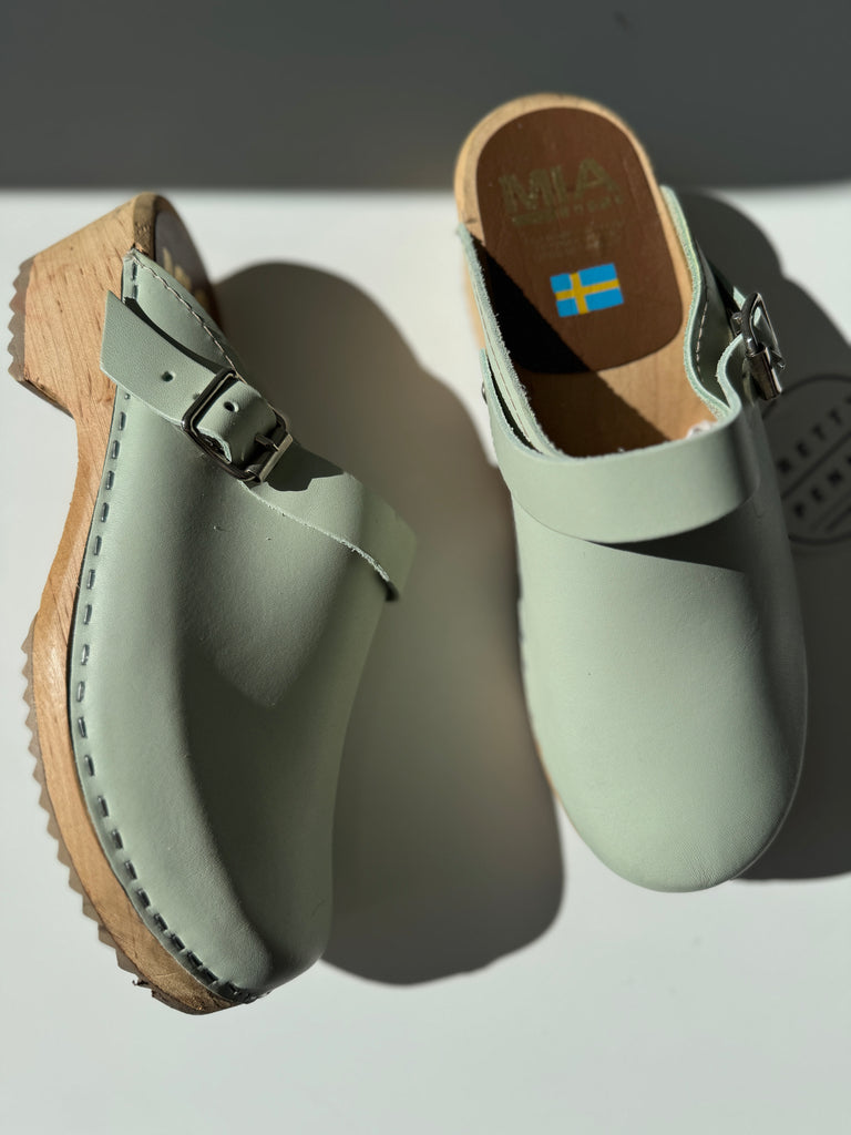 Leather MIA CLOGS SIZE 8