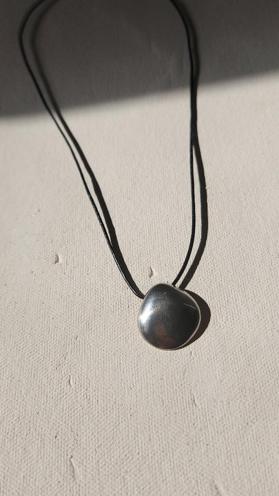 Vintage Sterling shell - like dollop pendant 18.25