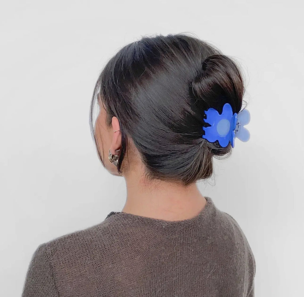 CHUNKS Flower claw in blue + periwinkle