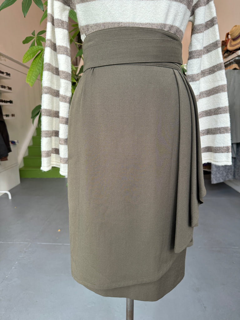 Designer ESCADA skirt waist “28”