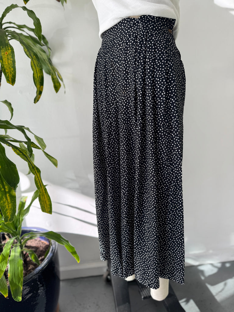 Vintage polka dot cropped pants waist “28-32”