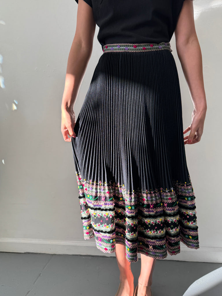 Incredible vintage skirt waist "28-30"