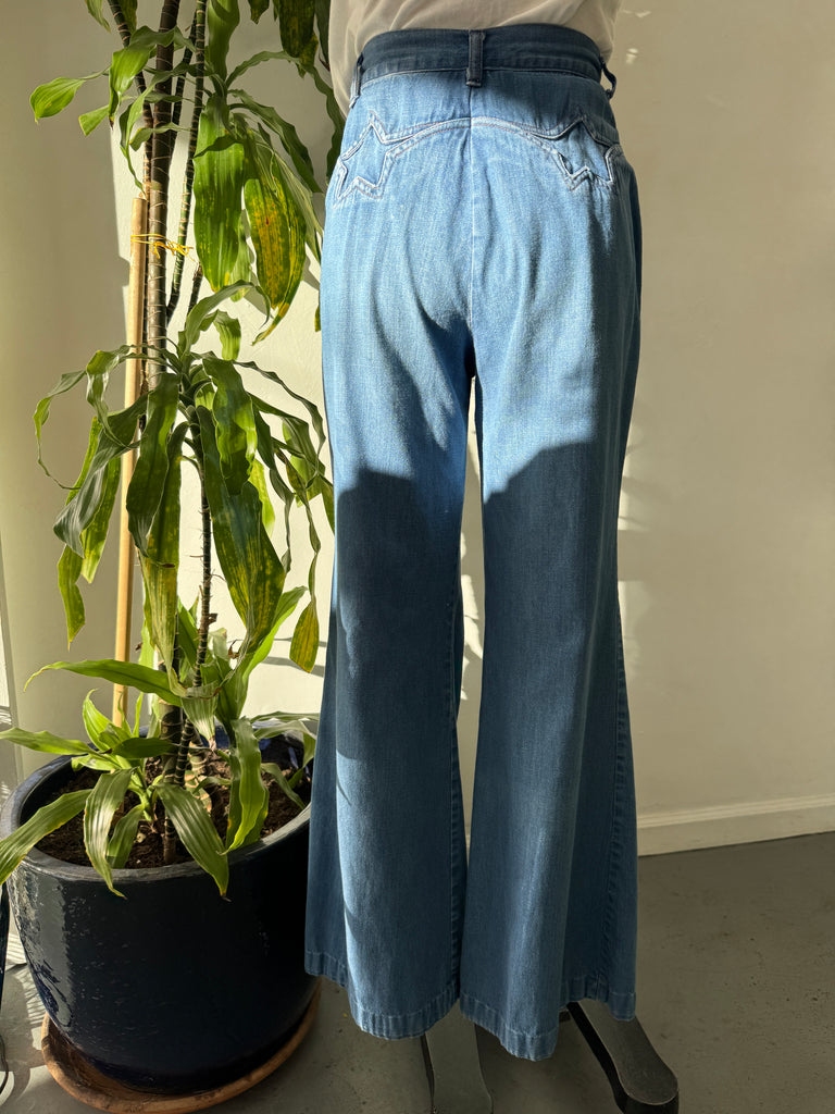 1970’s wide legged jeans with back star pockets waist 30”