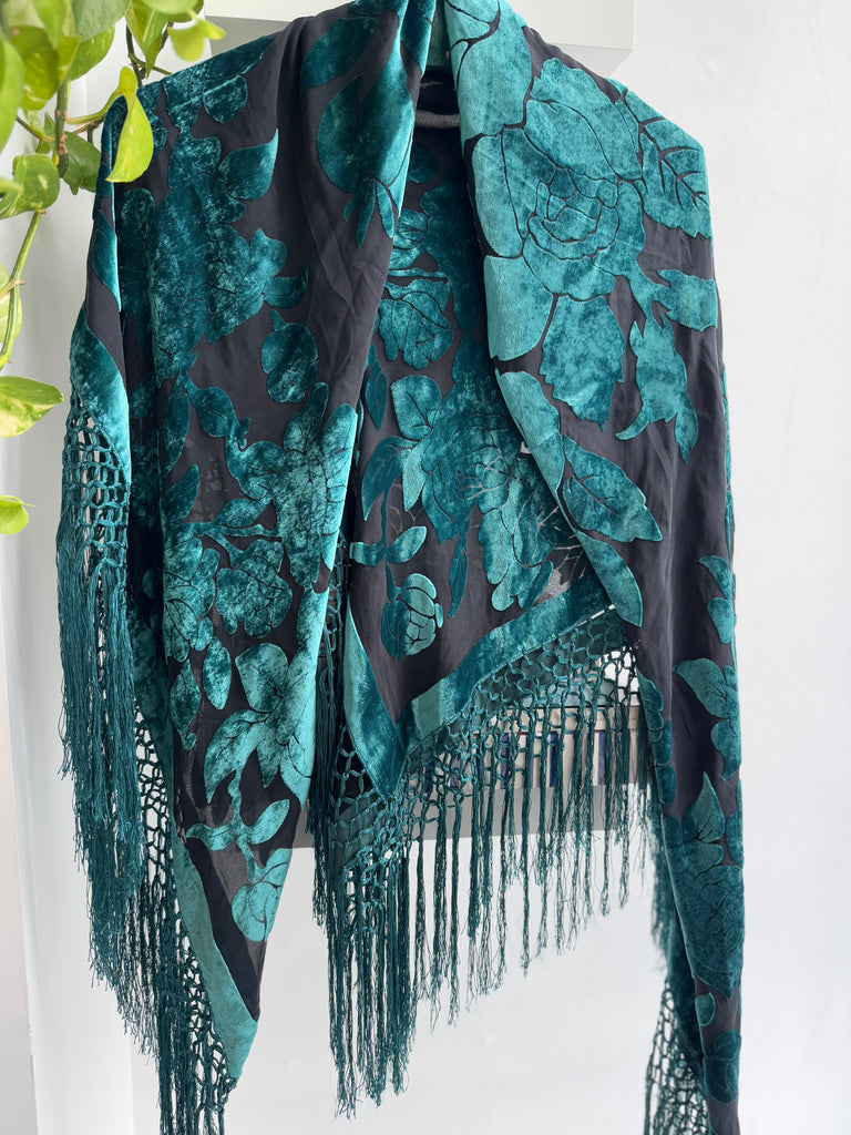 Velvet shawl