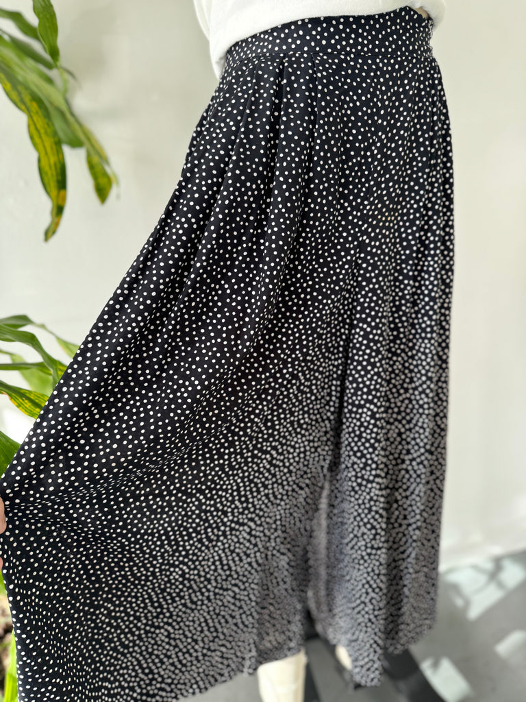 Vintage polka dot cropped pants waist “28-32”