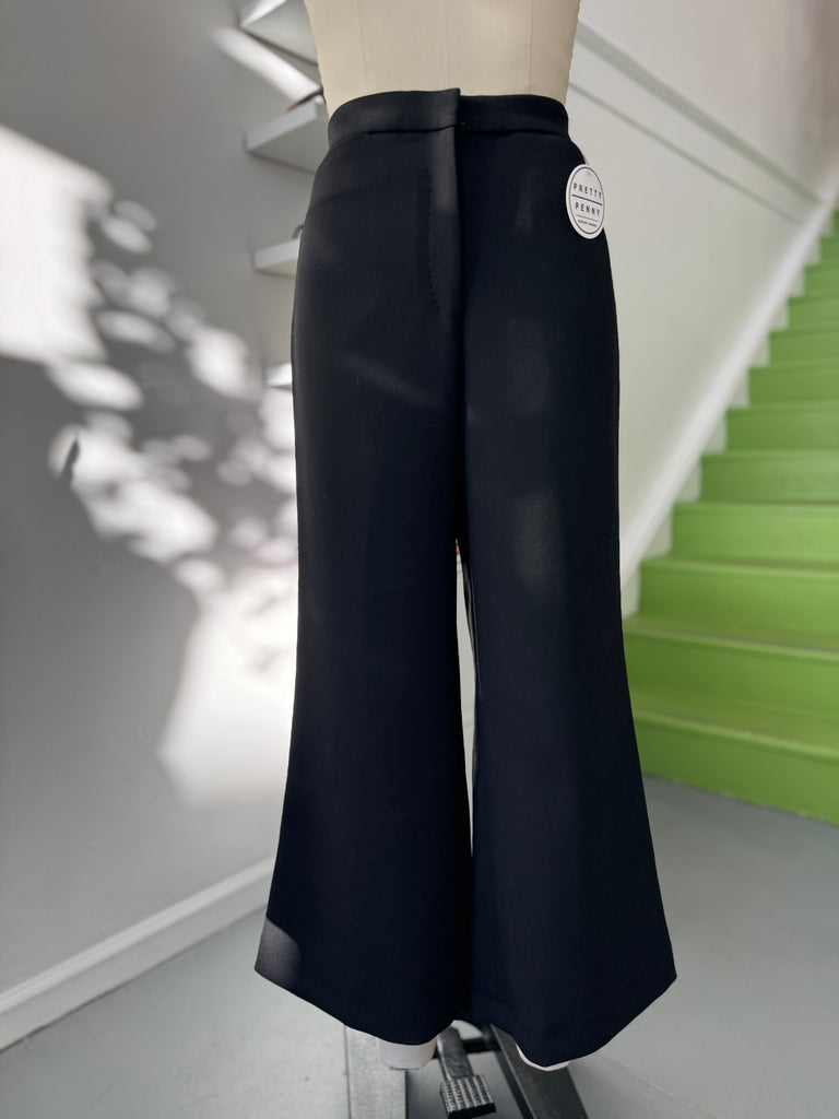 Rodenjer her wide legged pants waist “30/32”