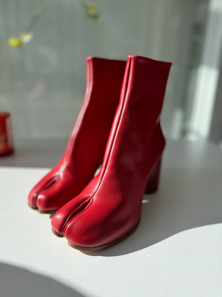 Maison Margiela tabi red leather ankle boots size 39 | 9
