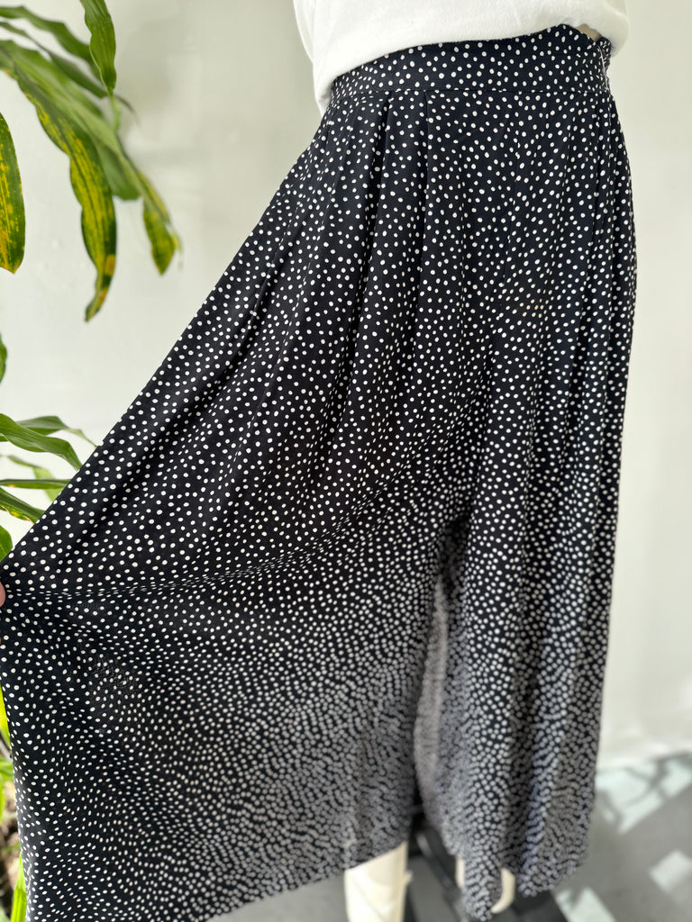 Vintage polka dot cropped pants waist “28-32”
