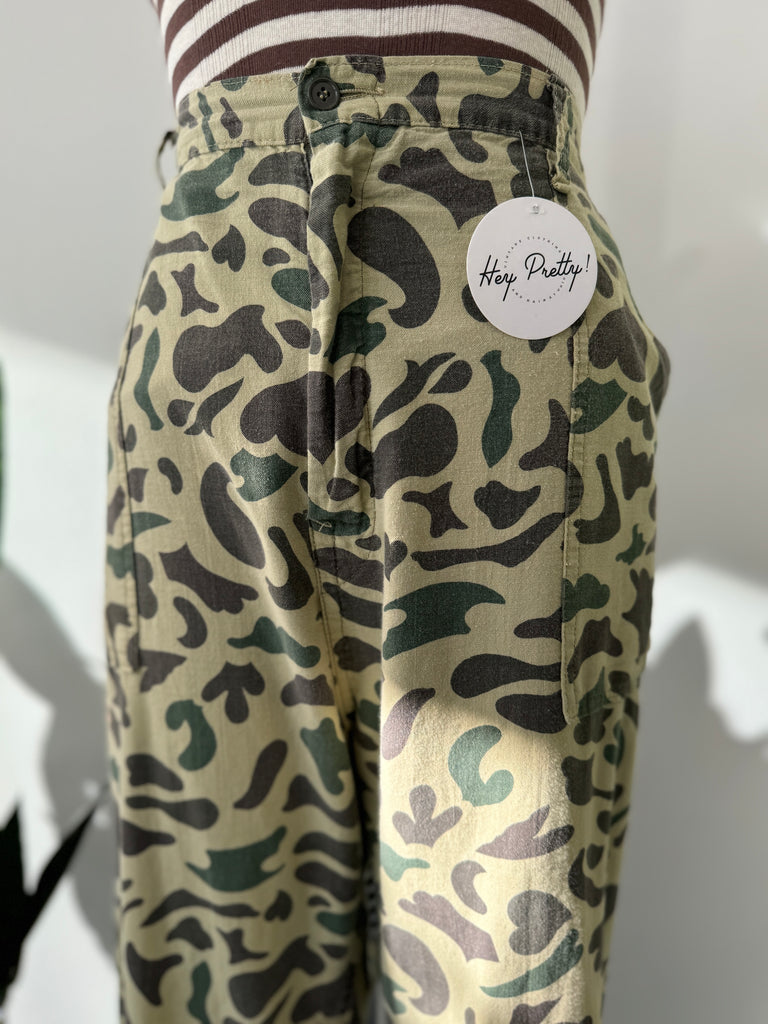 Vintage camo pants waist “38-42”