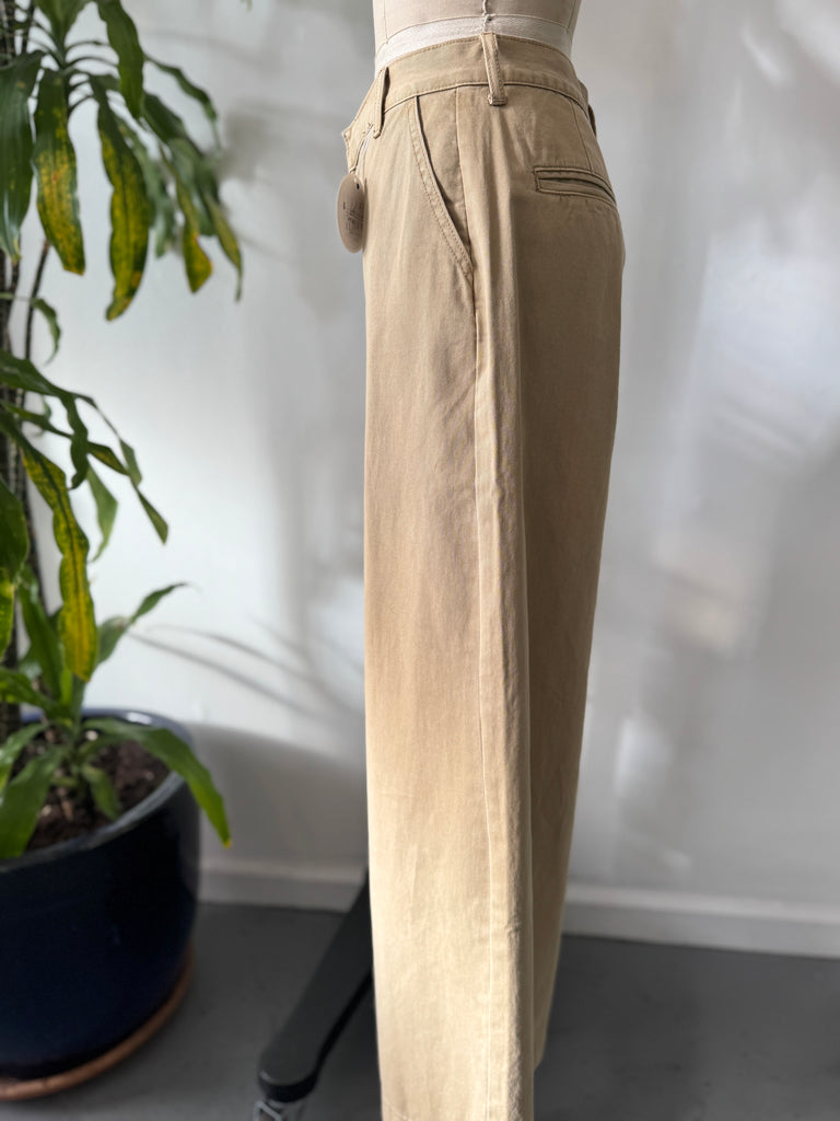 Wide legged pants