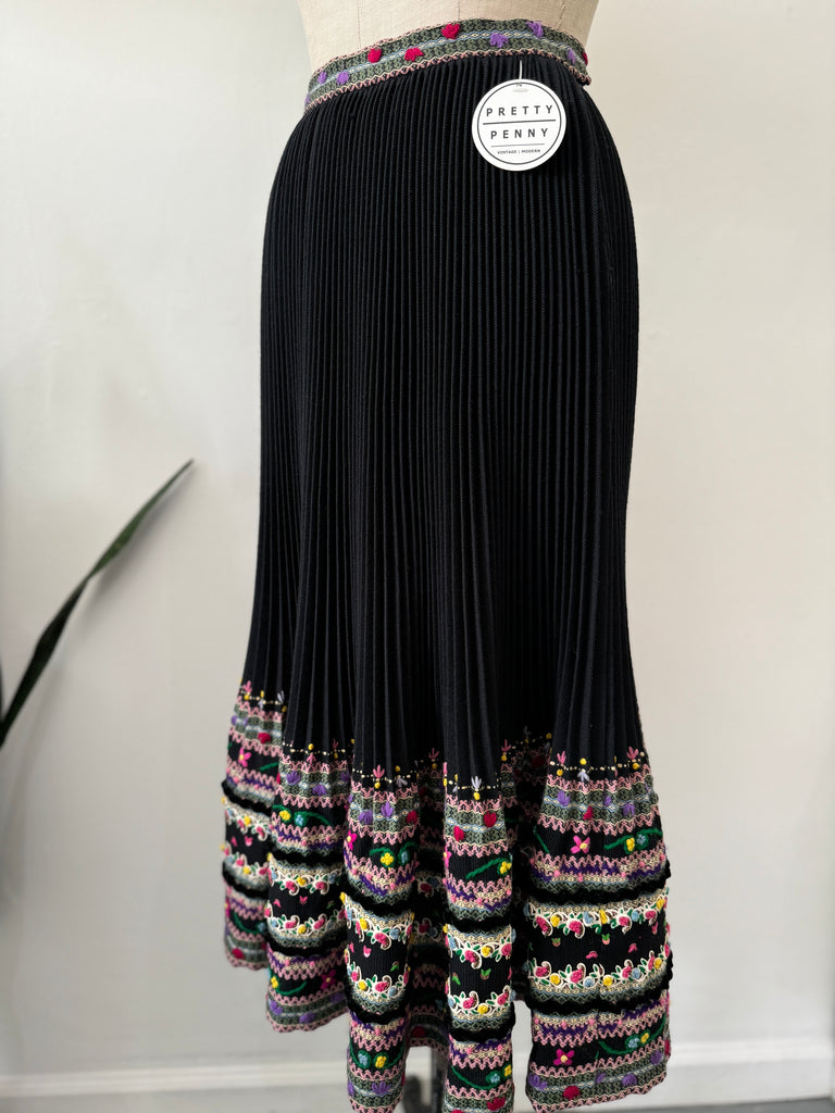 Incredible vintage skirt waist "28-30"