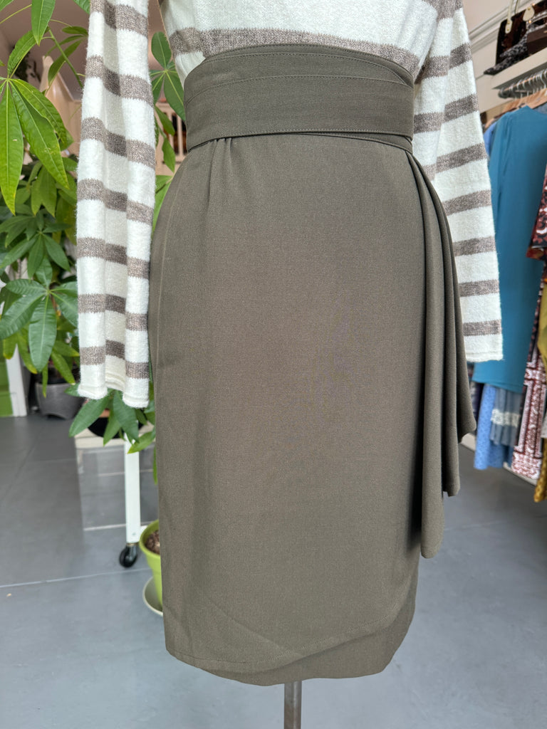 Designer ESCADA skirt waist “28”