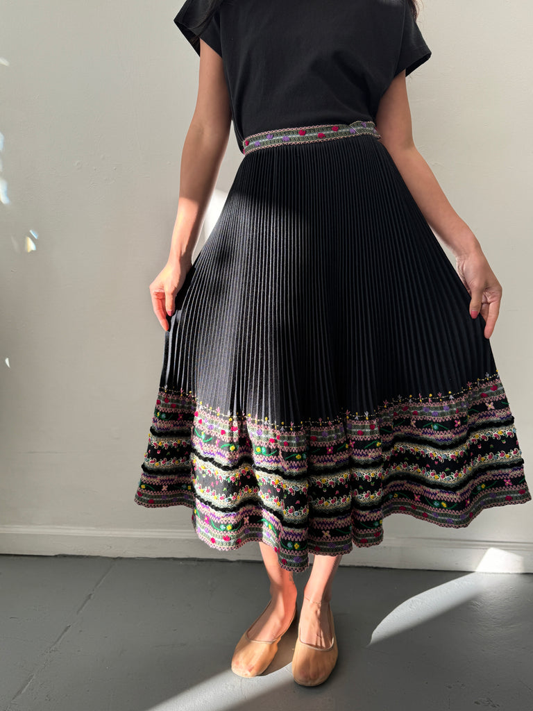 Incredible vintage skirt waist "28-30"