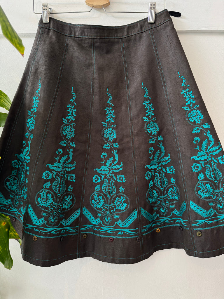 Embroidered skirt waist “28”