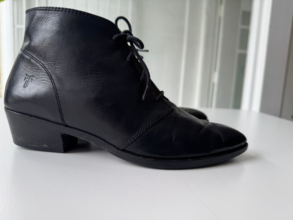 FRYE leather ankle boots size 10 M