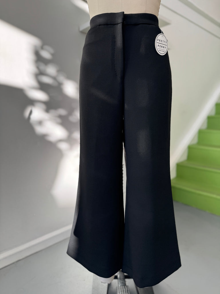 Rodenjer her wide legged pants waist “30/32”