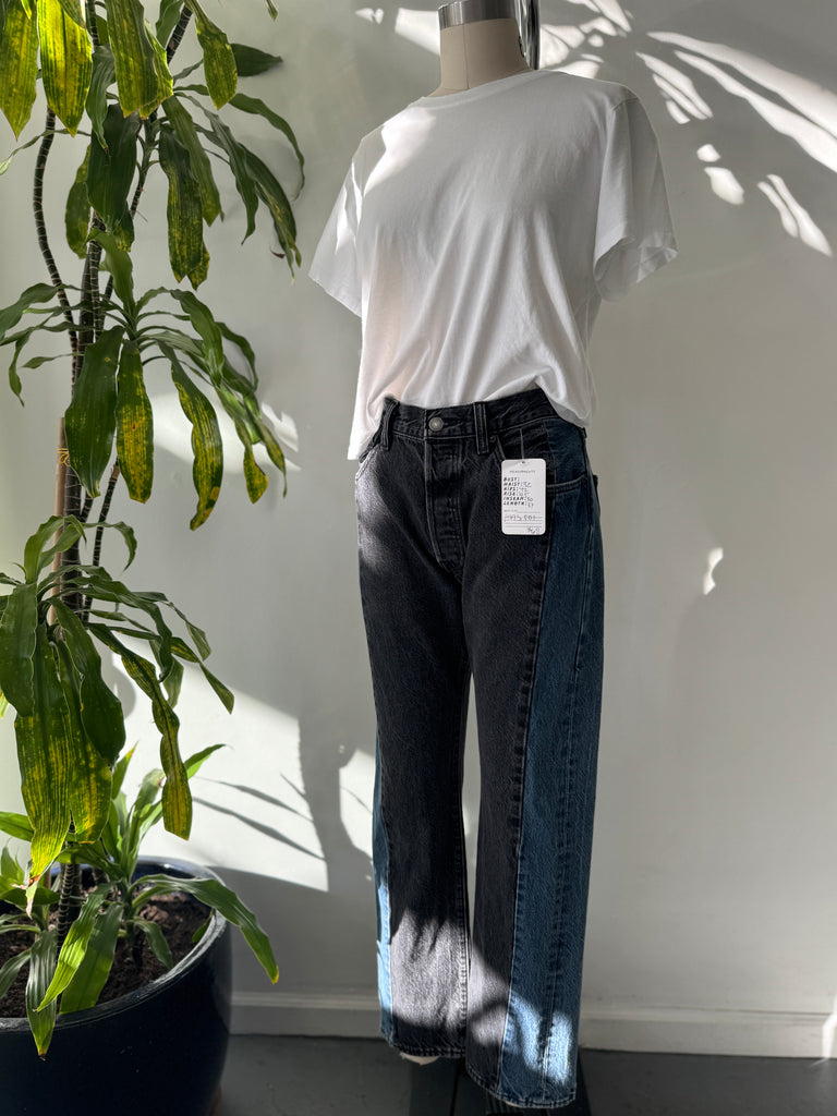 Two toned denim Levi 501 32 x 30