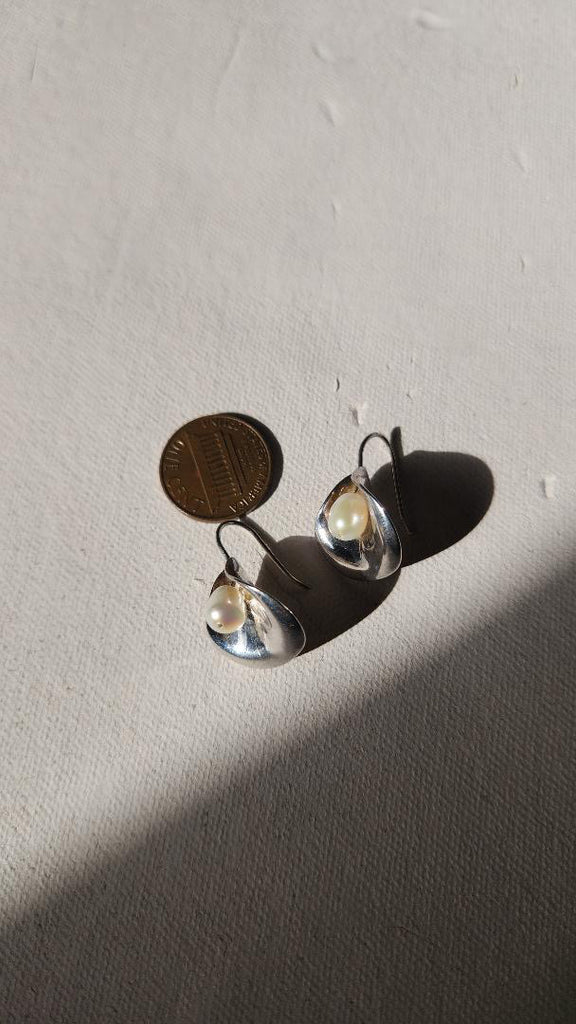 Vintage designer sterling freshwater pearl calla lily earrings