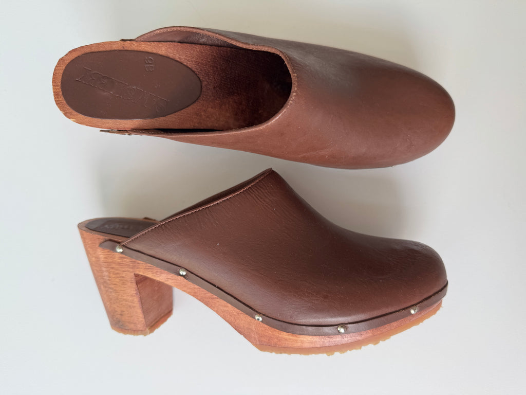 Vintage leather Sam And Libby wooden clogs size 9B