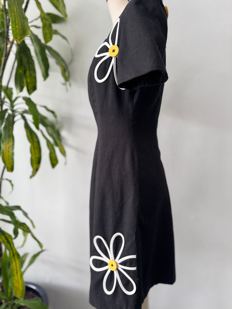 The cutest daisy dress