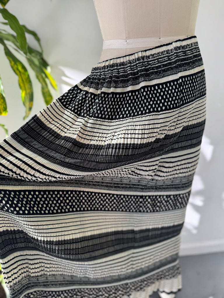 Pleated Skirt waist “30-52”