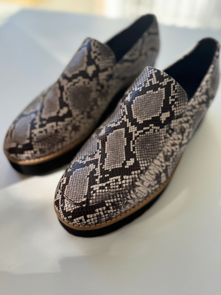 Vince snakeskin loafers size 9