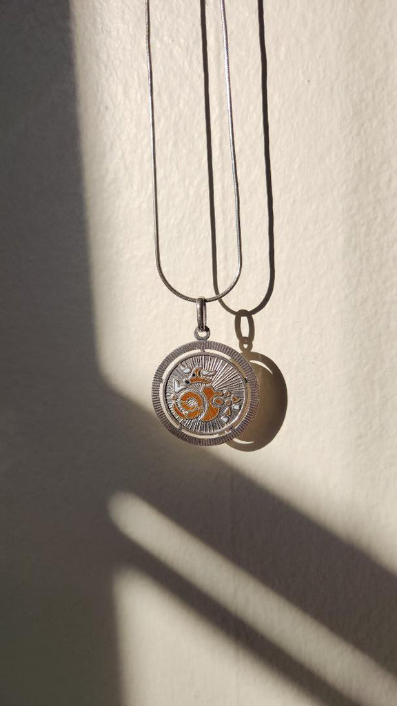 Vintage Uno A Erre designer Capricorn medallion pendant necklace