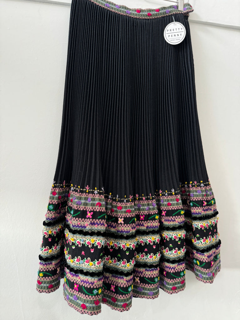 Incredible vintage skirt waist "28-30"