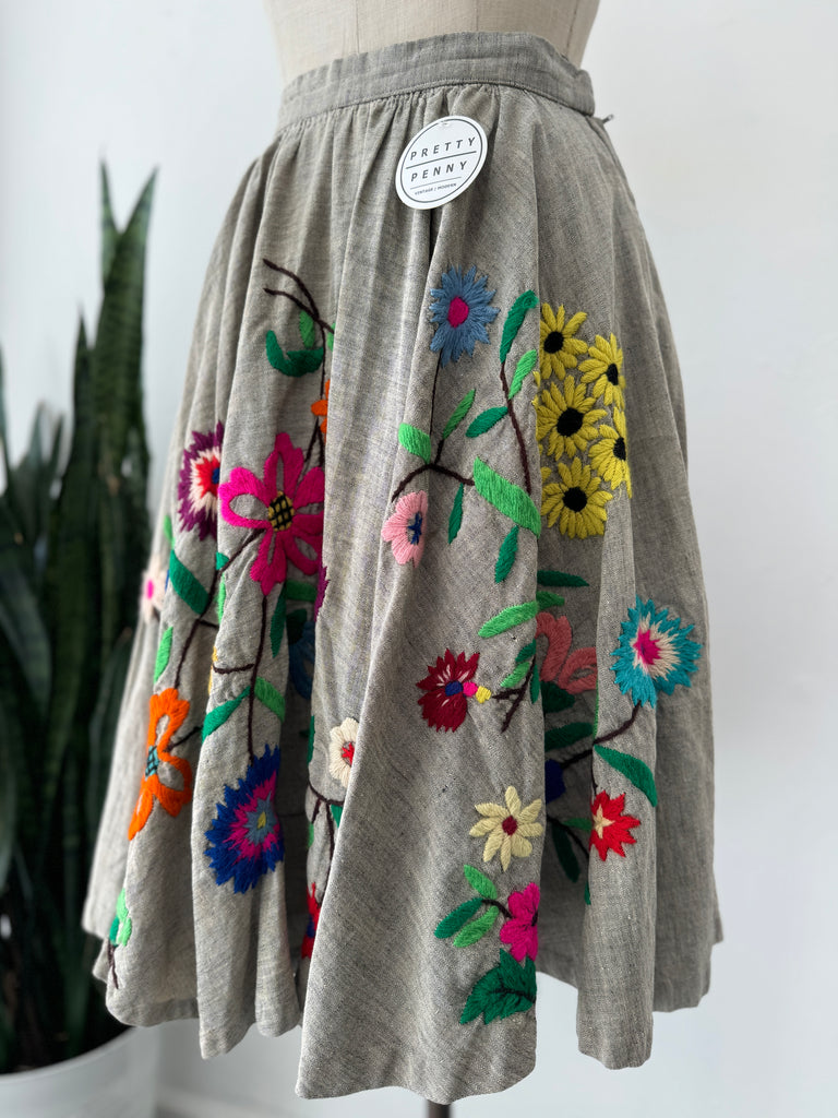 1050's Vintage embroidered skirt