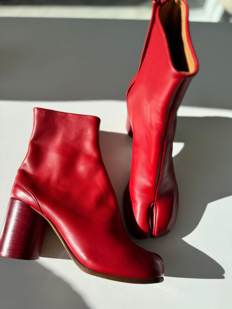 Maison Margiela tabi red leather ankle boots size 39 | 9