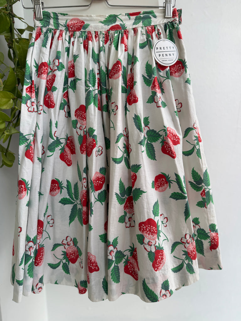 Vintage strawberry novelty skirt waist “26/27”