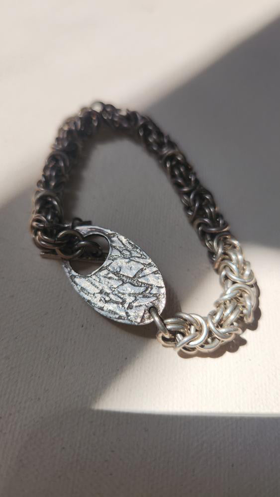 Vintage bracelet with unique features