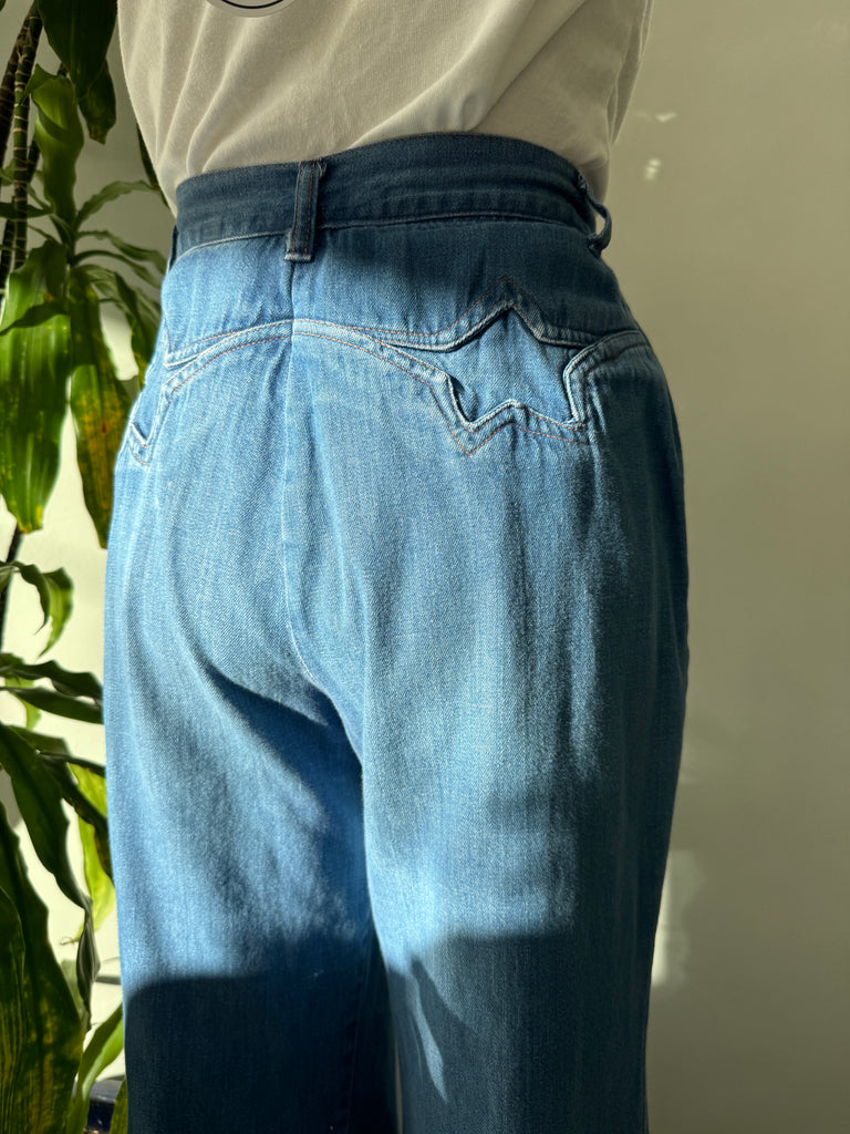 1970’s wide legged jeans with back star pockets waist 30”
