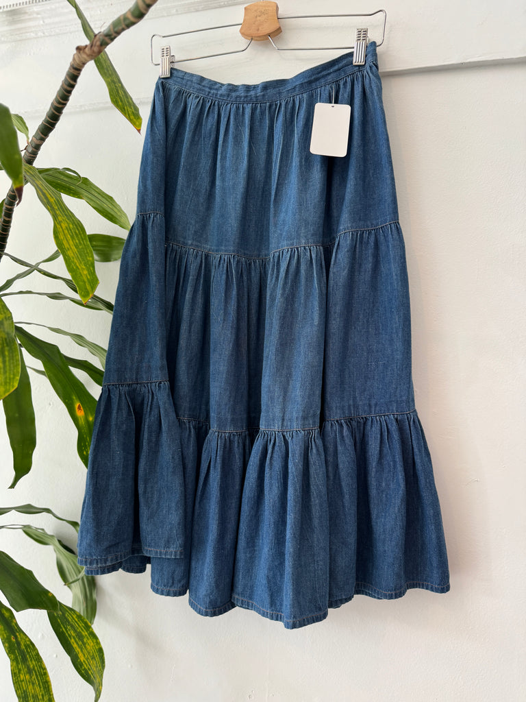 Vintage denim skirt waist “28”