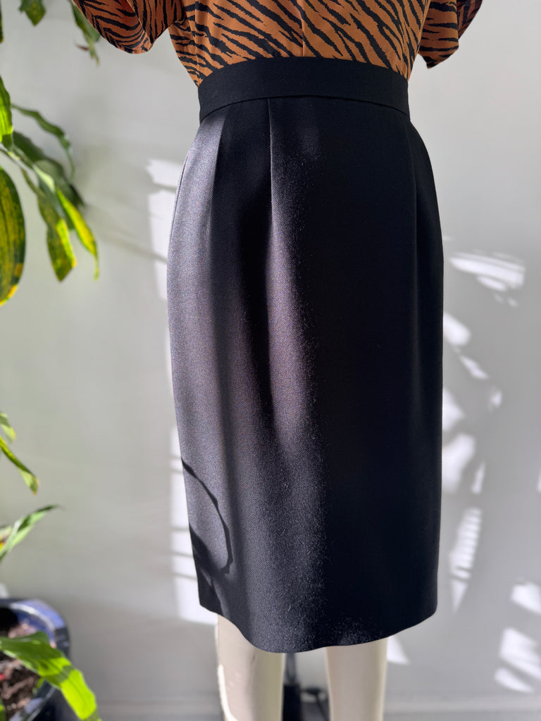Vintage pencil skirt waist “28”