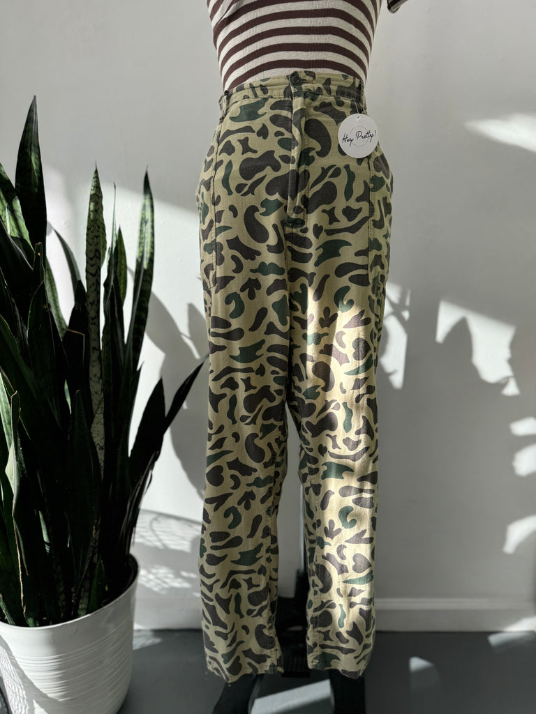 Vintage camo pants waist “38-42”