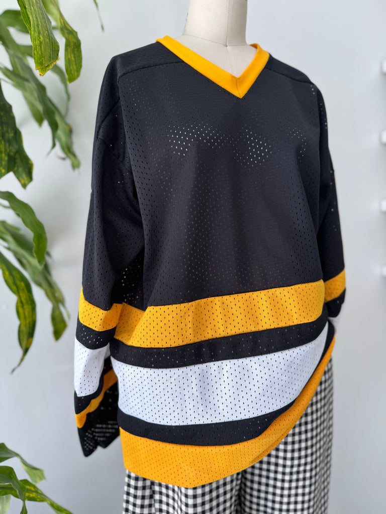 Oversized athletic net shirt