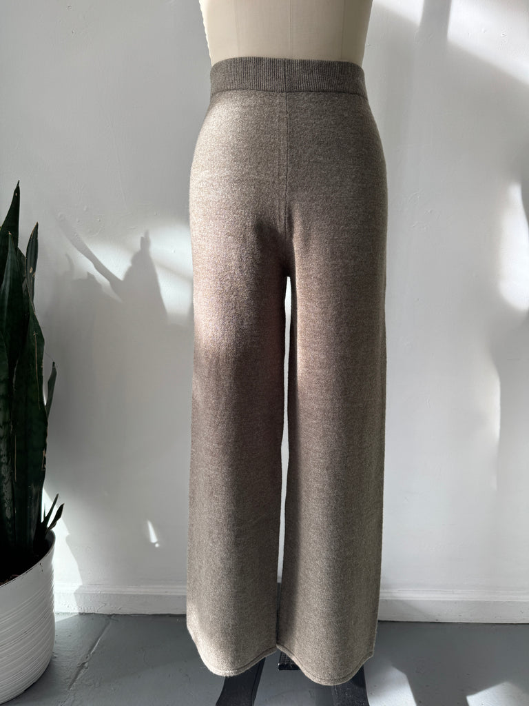 Neutral color knit high waist pants