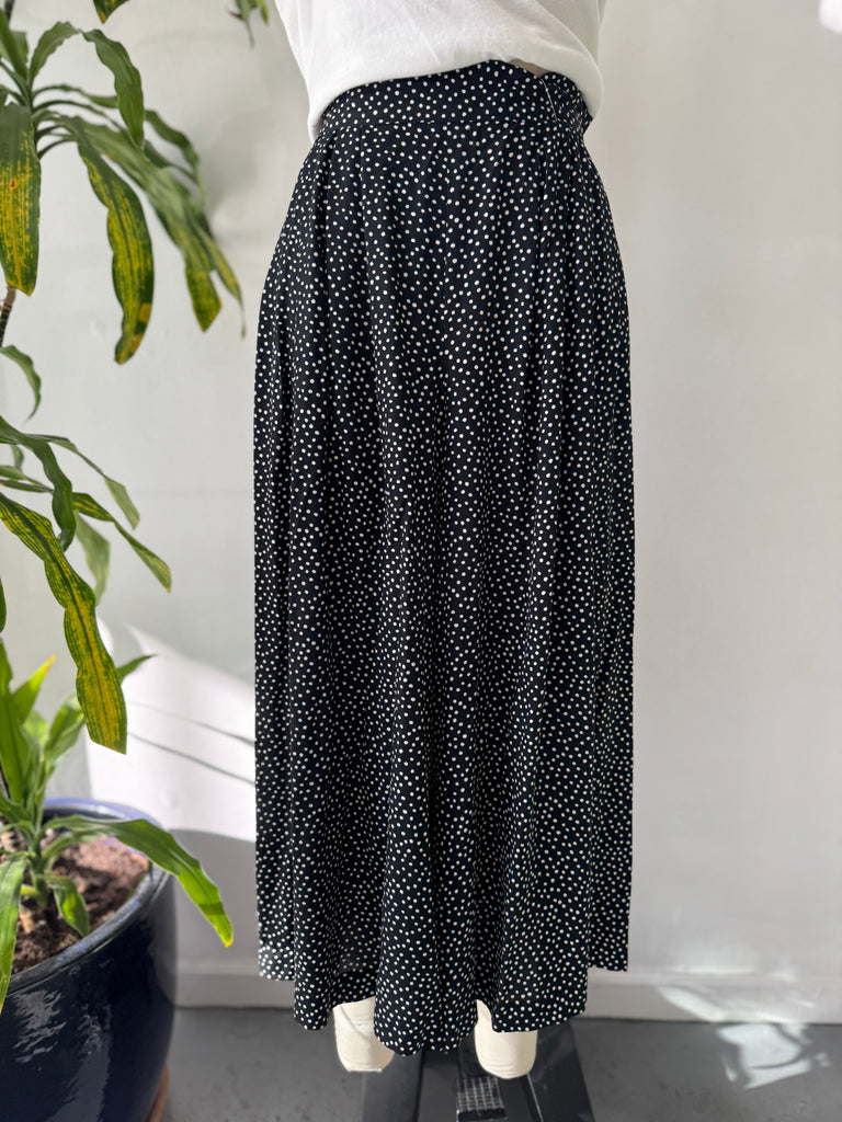 Vintage polka dot cropped pants waist “28-32”