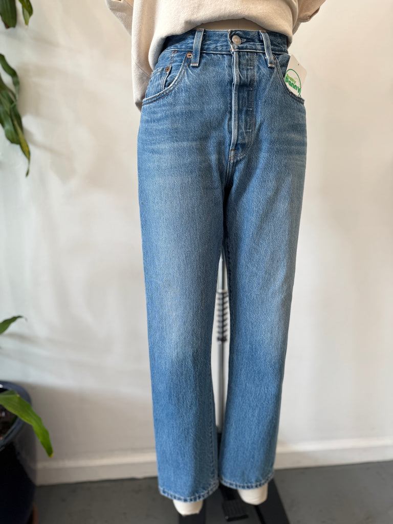 Levi 501 button fly jeans waist “27”