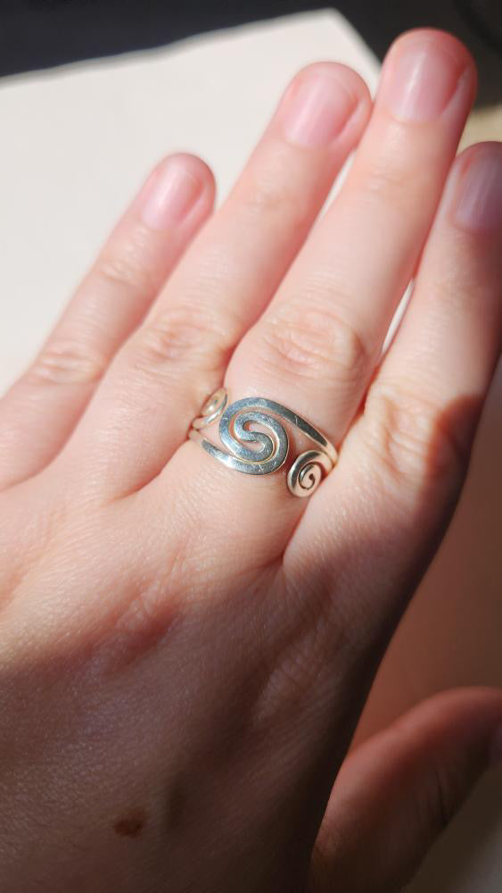 Vintage Sterling silver swirling ring size 11.5