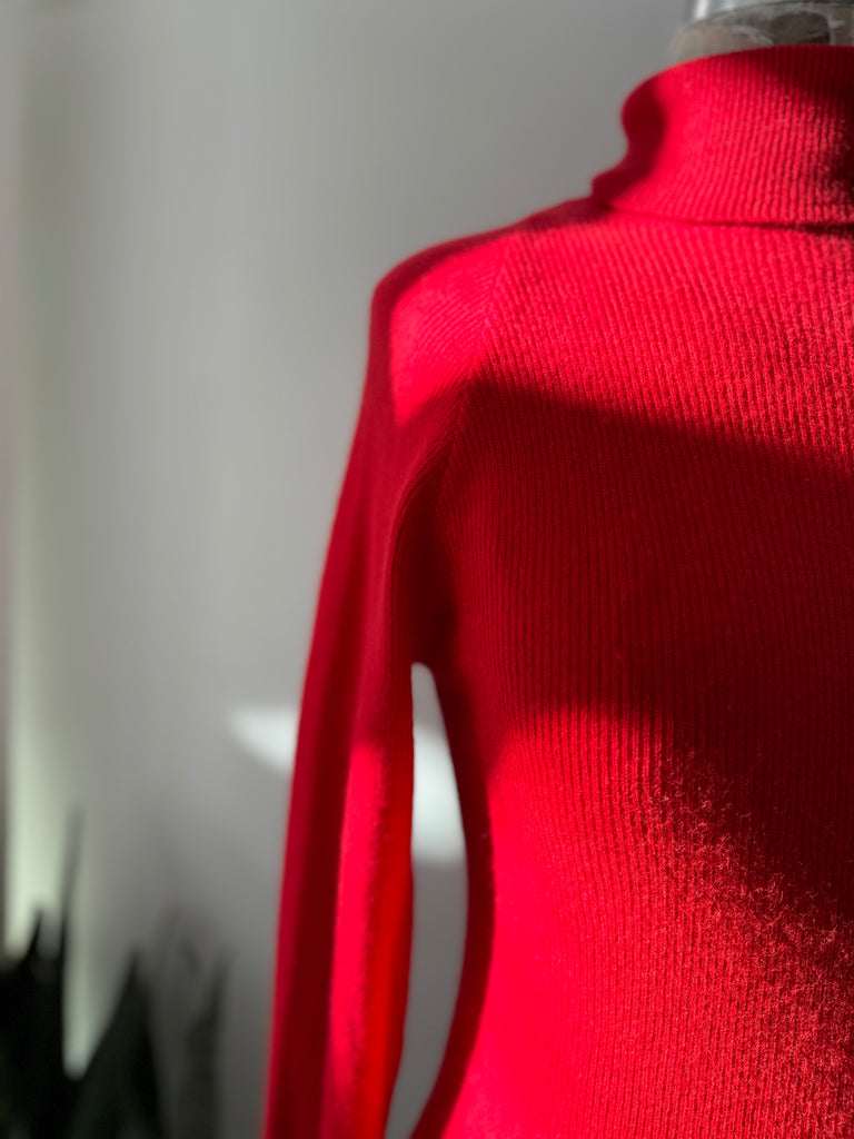 Vintage 1970’s cherry red turtleneck